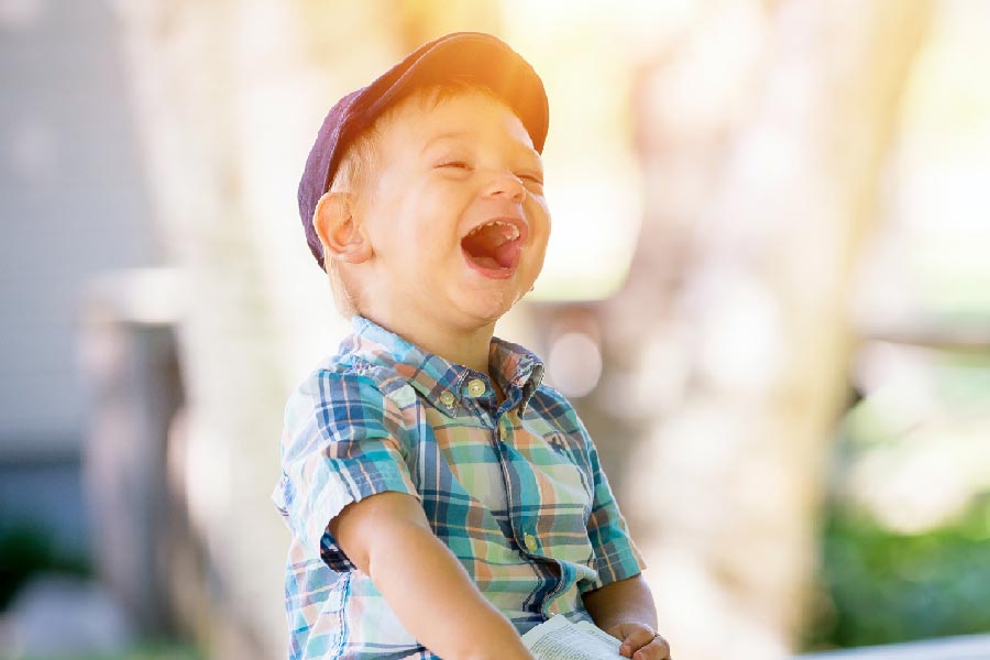 کودک شاد میتواند یک نوجوان شاد شود. برای تربیت فرزند شاد و موفق امید او را بالا ببرید.